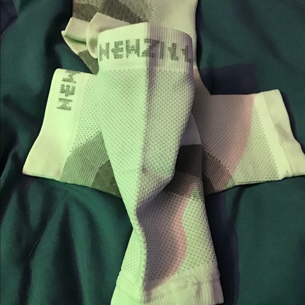 2 pair Newzill compression foot sleeves
